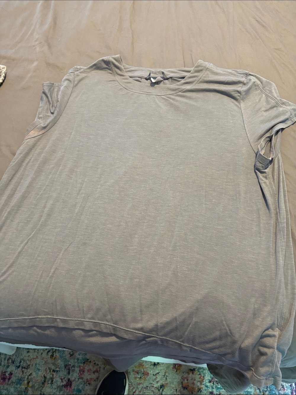 Athleta light gray short sleeve tee